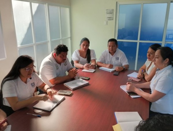 El Dr. Marco Antonio Calvo González convoca a una reunión productiva con jefes de departamentos