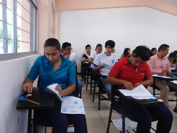 Más de 100 Aspirantes Presentan Examen de Admisión en la UNACH Campus VII Pichucalco