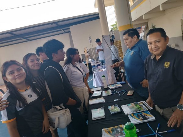 Participación de la ECA Campus VII Pichucalco en la 2da Feria Profesiográfica 2025 en Reforma, Chiapas