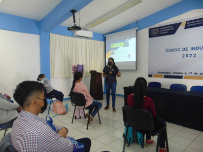 Estudiantes de Nuevo Ingreso del Campus VII, Reciben Curso de Inducción por Departamentos