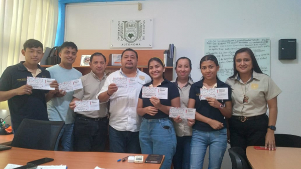 Reciben Estudiantes de Segundo y Tercer Semestre Credenciales de Estudiantes