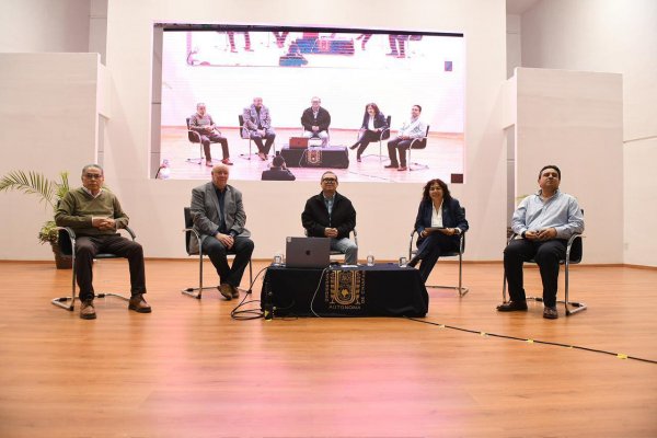Estudiantes del Campus VII siguen de forma virtual la Conferencia Magistral sobre transformación educativa al inicio del semestre Enero–Junio 2026