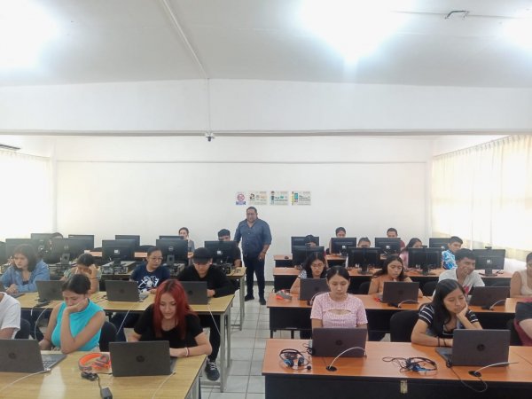 Alrededor de 30 Aspirantes presentan Examen de Admisión 2024 en la Escuela de Contaduría y Administración, Campus VII Pichucalco