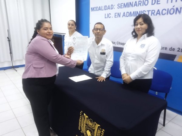 Isabel Roxana López Martínez obtiene el título de Licenciada en Administración en la UNACH, Campus VII Pichucalco