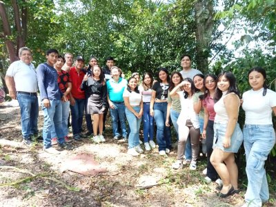 Reforestación en el Campus VII Pichucalco: Un paso hacia un futuro más verde