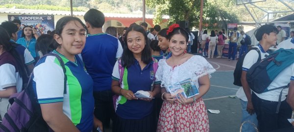 La ECA Campus VII fortalece promoción de su oferta educativa en Expo Feria Profesiográfica en Ostuacán
